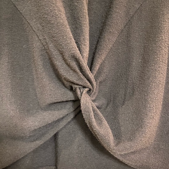 Black short sleeve top with front twist. Size large. Preowned. EUC - Picture 4 of 4